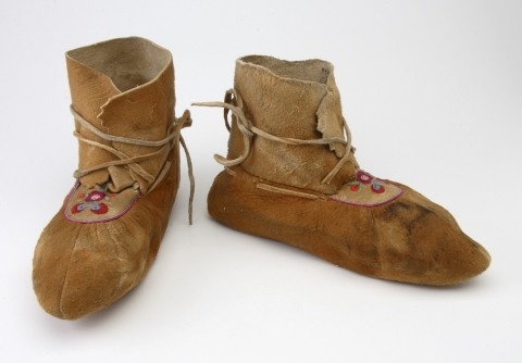 Unkown, moccasins, 1900-1930, McCord Stewart Museum, M970.29.6.1-4.