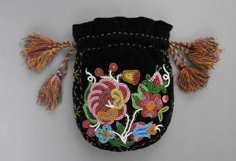 Unknown, tobacco bag, 1875-1900, McCord Stewart Museum, ME988.136.16. 